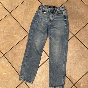 Hollister high rise distressed crop skinny jeans!